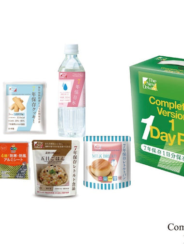 7年保存1日分保存食セット中身と箱(保存水、クッキー、パン、五目ごはん、アルミシート、トワレ)